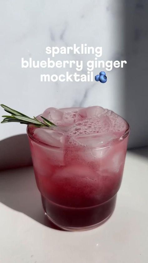 Blueberry Mocktail, Ginger Mocktail, Superfood Smoothies, Drink Recipes Nonalcoholic, Minimalist Baker, Refreshing Drinks Recipes, Fancy Drinks, Healthy Drinks Recipes, Mocktail Recipe