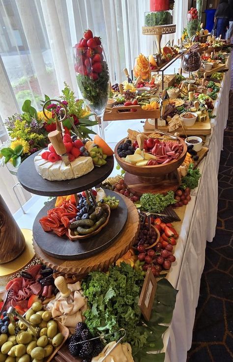 Large Charcuterie Table Display, Grazing Table Sandwiches, Upscale Charcuterie Board, Round Charcuterie Table, Big Charcuterie Board Ideas, Charcuterie Countertop, Elegant Grazing Table, Charcuterie Table Display, Charcuterie Board Wedding Reception