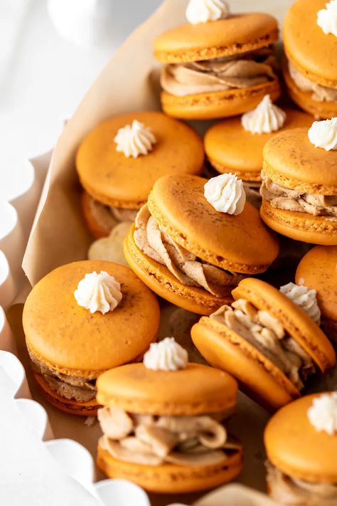 Pie Macarons, Thanksgiving Menus, French Macaroon Recipes, Dairy Free Frosting, French Macarons Recipe, Macarons Recipe, Fun Thanksgiving Desserts, Macaron Flavors, Best Pumpkin Pie