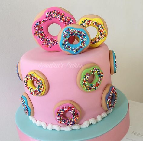 Donuts Cake, Sweet Birthday Cake, Donut Birthday Parties, Parties Ideas, Donut Party, Bday Girl, Cake Donuts, 4th Birthday Parties, Girl First Birthday