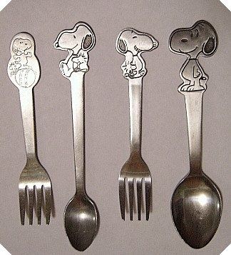 Snoopy forks and spoons Snoopy Items, Hello Kitty Imagenes, Snoopy Dog, Core Core, Vintage Snoopy, Snk Cosplay, Peanuts Characters, Snoopy Quotes, Snoopy Pictures