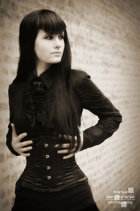 victorian Gothic Mode, Goth Model, Witch Moon, Gothic Women, Goth Steampunk, Gothic Vintage, Goth Women, Victorian Goth, Goth Beauty