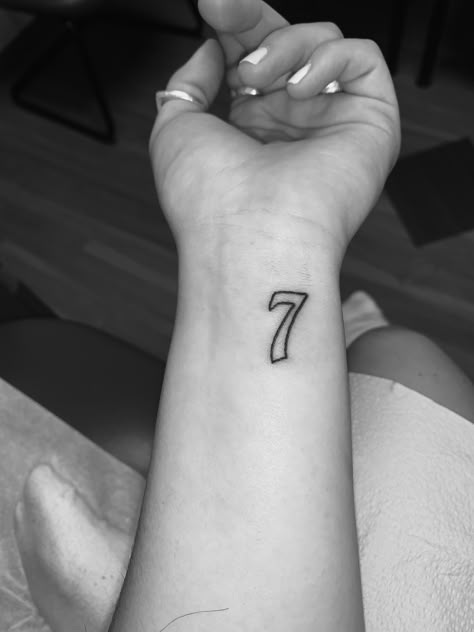 Seven Tattoo 7 Tattoo Number Design, 67 Tattoo, Tattoo Numero, Number 7 Tattoo, Seven Tattoo, Tattoo Zone, Small Star Tattoos, Small Neck Tattoos, 7 Tattoo