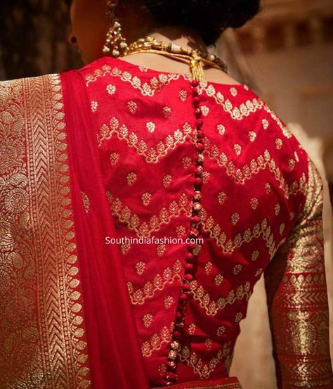 Latest Plain Blouse Designs for Silk Sarees in 2023! Red Designer Saree, Red Blouse Design, Plain Blouse Designs, Red Sari, Blouse Designs High Neck, Blouse Ideas, New Saree Blouse Designs, Saree Style, Fashionable Saree Blouse Designs