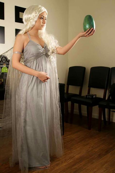 Daenerys Targaryen Wedding Gown Cosplay by Melissa Lomeli #daenerystargaryen #khaleesi #cosplay #costume #GoT Mother Of Dragons Costume, Daenerys Targaryen Wedding, Targaryen Wedding, Daenerys Targaryen Outfits, Khaleesi Cosplay, Daenerys Targaryen Costume, Daenerys Targaryen Cosplay, Comicon Cosplay, Game Of Thrones Cosplay