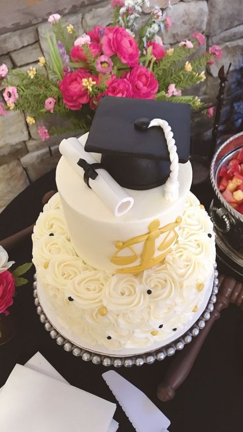 Law School Graduation Cake, Law Cake, Lawyer Cake, Graduation Cake Designs, Law School Graduation Party, Pear And Almond Cake, Graduation Party Desserts, Court Room, Graduation Party Cake