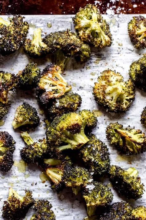 Roasted Broccoli Recipes Oven, Broccoli Roasted, Oven Roasted Broccoli, Charred Broccoli, Roasted Broccoli Recipe, Garlic Roasted Broccoli, Christmas Recipes Appetizers, Easy Oven, Fresh Broccoli