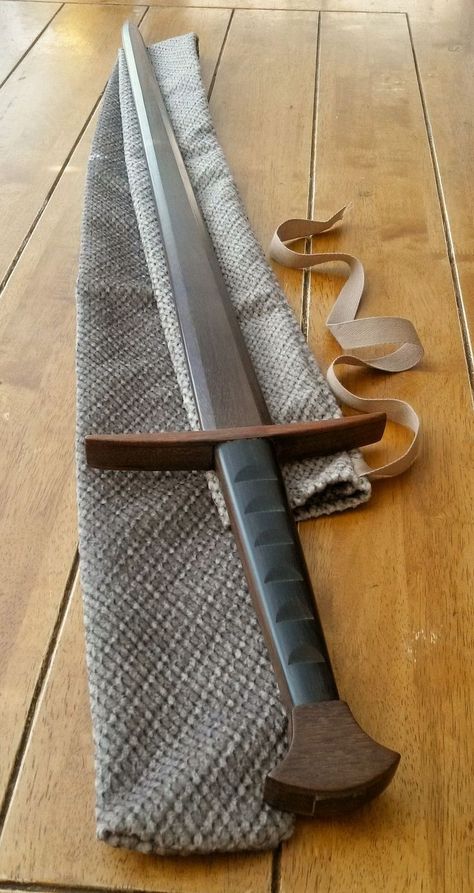 Wood Swords, Wooden Swords, Wooden Knife, Cool Swords, Woodworking Ideas, Woodworking Projects Diy, Wood Toys, Axes, Woodworking Crafts