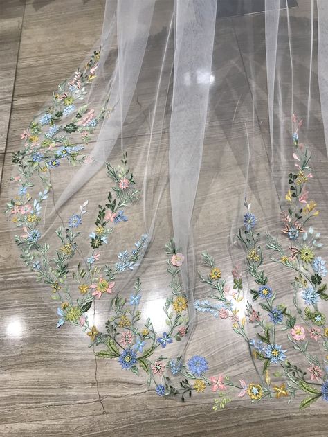 Colorful Wild Flower Wedding Veil, Super Fairy Colorful Lace Bridal Veil, Blue Pink Flower Veil, Custom Hand Made Veil - Etsy Brazil Unique Wedding Veils Floral, Floral Veils Bridal, Sunflower Veil, Wildflower Veil, Veil With Flowers, Wild Flower Wedding, Unique Wedding Veils, Floral Wedding Veils, Lace Veils Bridal