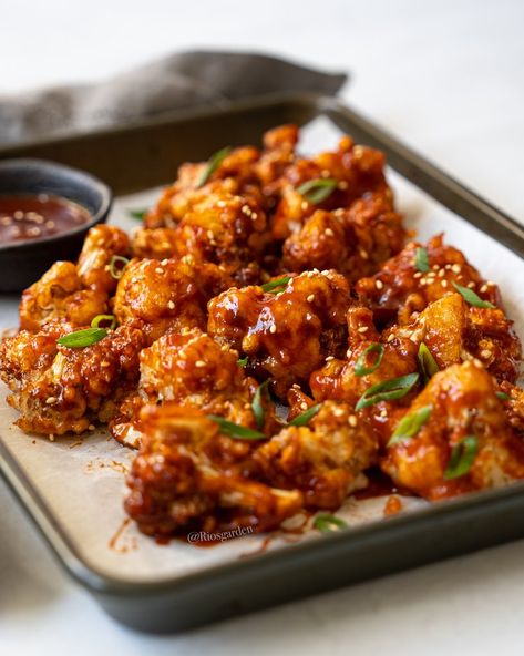 Thai Cauliflower Bites, Korean Cauliflower Bites, Hoisin Cauliflower, Spicy Cauliflower Recipes, Spicy Cauliflower Bites, Thai Cauliflower, Asian Veggies, Spicy Roasted Cauliflower, Soy Glaze