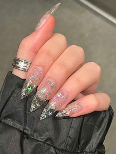 Grunge Glitter Nails, Star Nails Sparkle, Anime Sparkle Nails, Clear Star Nails Acrylic, Clear Pink Acrylic Nails With Glitter, Y2k Nails Glitter, Sparkly Nails With Stars, Glitter Stars Nails, Clear Glittery Nails