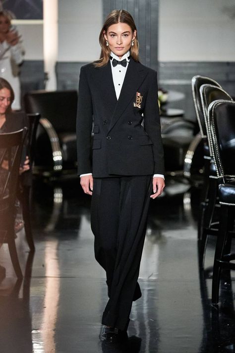 ralph lauren grace elizabeth Grace Elizabeth Ralph Lauren, Ralph Lauren Model, Lauren Grace, Cool Tuxedos, Ralph Lauren Fall, Grace Elizabeth, Fashion Show Collection, New Classic, Suit Fashion