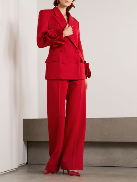 Valentino Garavani's blazer is part of its latest capsule collection, fully realized in classic 'Valentino Red'. It's tailored from wool in a double-breasted shape with peak lapels and a nipped-in waist. The oversized rose appliqués on the cuffs are a house hallmark. Leather Sweater, Womens Suit, Corporate Chic, Fancy Clothes, Smart Outfit, Luxury Women Fashion, Matthew Williamson, Red Coat, Sport Dress