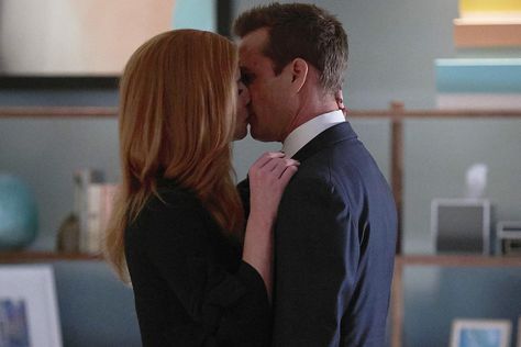 Suits Season 7 Episode 11: Can Darvey Still Happen? - Today's News: Our Take | TV Guide Harvey And Donna, Suits Serie, Donna Harvey, Suits Rachel, Suits Tv Series, Donna Paulsen, Suits Harvey, Suits Quotes, Suit Drawing