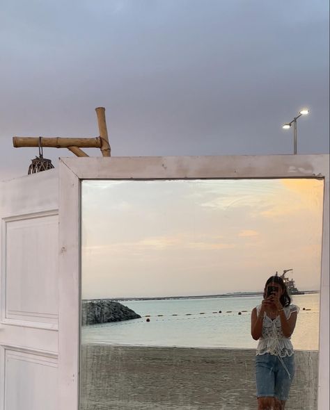 Beach Mirror Pics, Beach Mirror Selfie, Beach Mirror, Mirror Pic, Mirror Mirror, Beach Aesthetic, White Aesthetic, Beach Day, Mirror Selfie