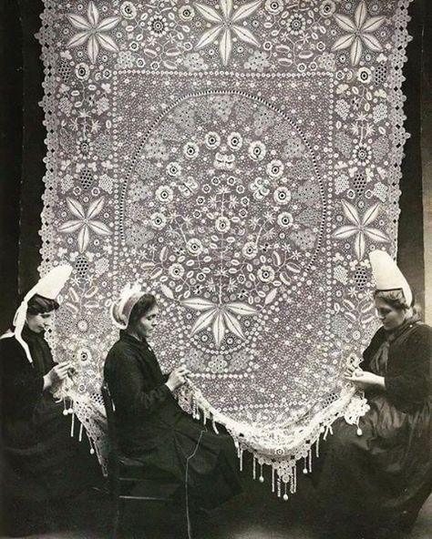 History Daily on Instagram: “Lace making in Brittany, France. (1920) 🧵 #lacemaking #Brittany #France #1920 #historydaily #old #war #history #ilovehistory #ancientegypt…” Brittany France, Lace Making, Historical Events, Middle Ages, Historical Photos, Old Photos, Vintage Photos, The Past, Textiles