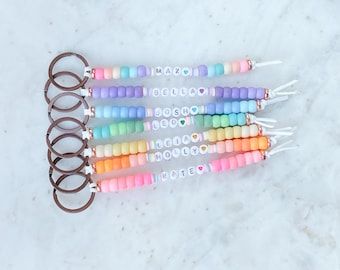 Personalized Keychain // Beaded Keychain // Colorful // Cute // Gift Keychain // College Keychain // Name Keychain // Christmas Gift // Gift - Etsy Heishi Bead Keychain, Bead Name Keychain, Name Keychain Diy, Key Chains Diy Handmade, Pony Bead Keychains, Pony Bead Patterns Easy, Clay Bead Keychain, College Keychain, Beaded Keyrings