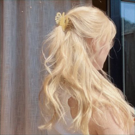 Blonde Cottagecore Hair, Light Summer Blonde Hair, Pale Blonde Hair Aesthetic, Bleach Blonde Aesthetic, Angelcore Hairstyles, Light Blonde Hair Aesthetic, Fantasy Blonde Hair, Pure Blonde Hair, Wavy Platinum Blonde Hair