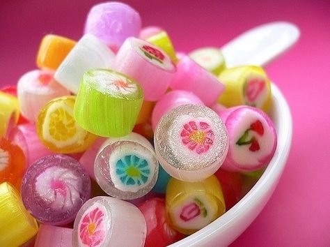 japanese cuisine recipes | japanese candy | Food! Food Explosion! Recipes! Pastel Candy, Rainbow Candy, Japanese Candy, Cute Candy, Vintage Candy, Japanese Sweets, Colorful Candy, Candy Store, Healthy Sweets