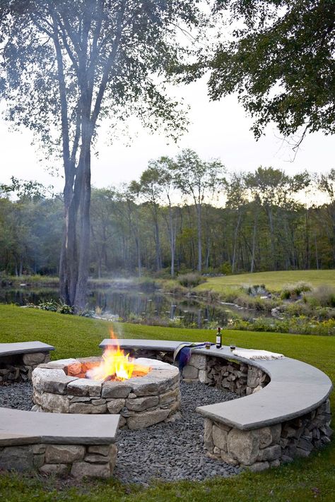 Outdoor Fire Pit Seating, Small Fire Pit, Fire Pit Ideas, Rustic Fire Pits, Outdoor Fire Pit Designs, Fire Pit Landscaping, Fire Pit Furniture, Stone Fire Pit, Fire Pit Seating