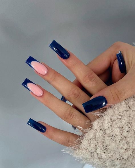 Nail Inspiration Dark Blue, Dark Blue Nails Inspiration, Dark Blue Square Nails, Winter Nails Dark Blue, Dark Blue Winter Nails, Nails Inspiration Dark, Grad Nails, Dark Blue Nails, Nails Inspired