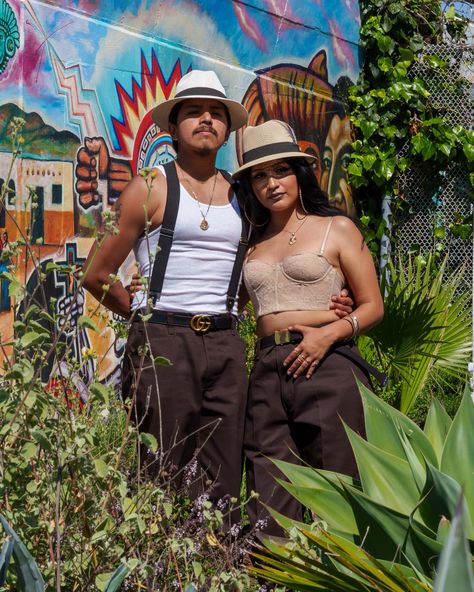 Chicano Styled! - Barrio Logan, San Diego Brown Berets Chicano, Cholo Aesthetic, Chicano Photography, Latinx Photography, Chicano Aesthetic, Mexican Street Photography, Mexican Gangster Style, Chicana Photography, Mexican Neighborhood Aesthetic