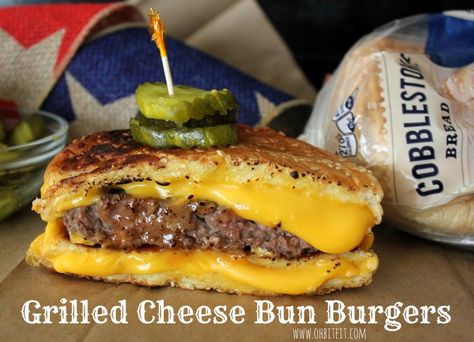 Grilled Cheese Bun Burgers! Panini Hamburger, Cheese Buns, Grilled Cheese Recipes, Cheese Burger, Burger And Fries, Burgers Sandwiches, Snacks Für Party, Corn Dogs, Grilled Cheese Sandwich