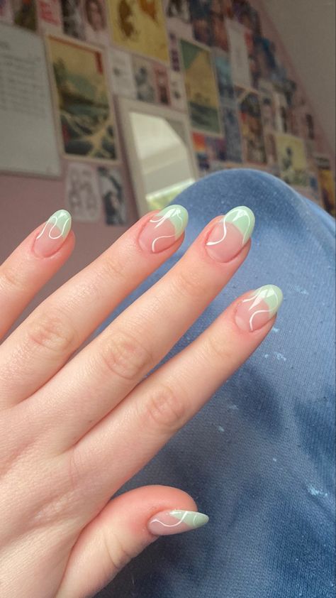 Mint Green Almond Nails With Design, Nails For Light Green Dress, Prom Nails Light Green, Nail Inspo Sage Green, Light Sage Green Nails, Light Green Nail Ideas, Nails For 11 Yrs Old, Light Green Nails Designs, White Short Nails