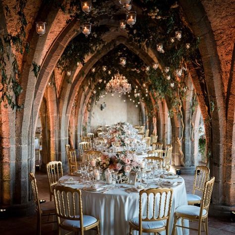 How about having your dinner 🍽 in the crypt of Villa Cimbrone with the view of the Amalfi Coast 🌊 as your background? 🇮🇹 No one has an eye 👀for decor like @brendababcockcelebrations!! She is a master of making sure every single detail is harmonious and beautiful.  It was such a pleasure 😊to work for her as both an employee and also a student. ❤️ Bridal Vogue, Villa Cimbrone, Catholic Wedding Ceremony, Rembo Styling, Venue Inspiration, Amalfi Coast Wedding, Beautiful Tablescapes, Festival Bride, Wedding Venue Inspiration