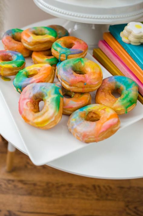 Tye Dye Birthday Party Ideas Food, Tie Dye Treats, Tie Dye Food Ideas, Tie Dye Food, Hippie Cake, Tie Dye Cupcakes, Tie Dye Birthday Party, Tie Dye Birthday, Tie Dye Bedding