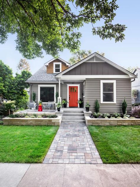 Front Yards Curb Appeal, Gray House, Small Front Yard Landscaping, Small Front Yard, Hgtv Magazine, Front Porch Ideas Curb Appeal, Small Front Porches, Exterior Makeover, Front Patio