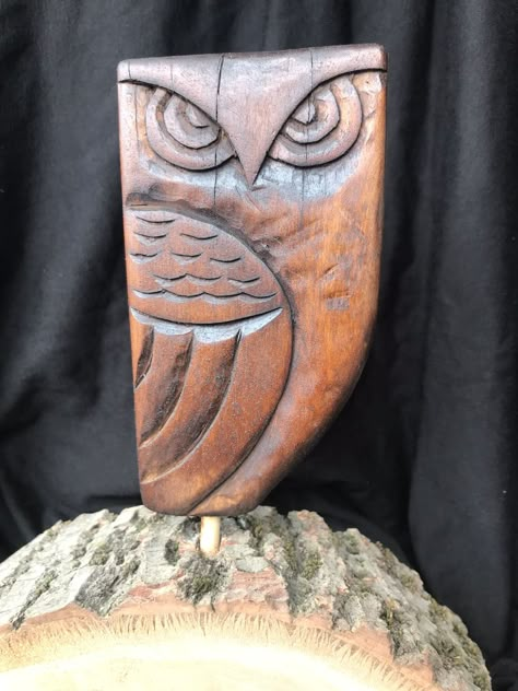 Owl Carving Pattern, Wood Animal Carving, Wood Carved Birds, Owl Wood Carving, Bird Carving Patterns, Owl Carving, Mountain Wood Art, Wood Carving Art Sculpture, Wood Sculpture Art