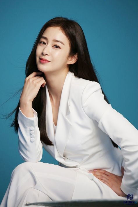 Kim Seo-hyung, Kim Hee-ae, Kim Hee Sun, Asian Actress, Lee Bo Young, White Pantsuit, Korean Tv Series, Kim Tae Hee, Feminine Outfits