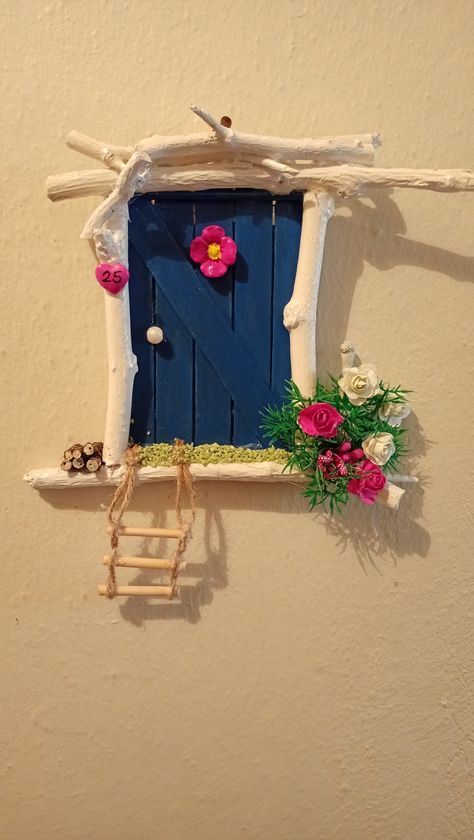 Mini Doors In Wall, Fairy Door Craft, Diy Small Door, Door Craft Ideas, Glass Jars Ideas, Wooden Crafts Ideas, Diy Fairy Door, Fairy House Crafts, Vase Deco