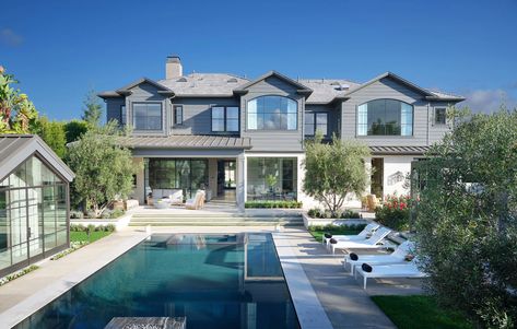 House With Backyard Pool, House With Backyard, Brentwood Los Angeles, Adam Hunter, Los Angeles House, Front Elevation Designs, Front Landscaping, Black Exterior, Celebrity Houses