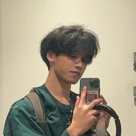 Straight Haircut Ideas Men, Guy Bangs Haircut, Guys Bangs Haircut, Medium Hair Asian Men, Men Straight Haircut, Men Haircut Bangs, Asian Haircut Straight Hair, Straight Asian Haircut, Goofy Ahh Haircut