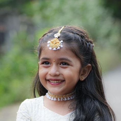 Navratri Hairstyles For Baby Girl, Onam Hairstyles For Kids, Radha Hairstyle For Kids, Traditional Hairstyle For Kids, Childrens Wedding Hair, Zara Zyanna, Wedding Hairstyles For Kids, Wedding Hairstyles For Girls, Hair Stail