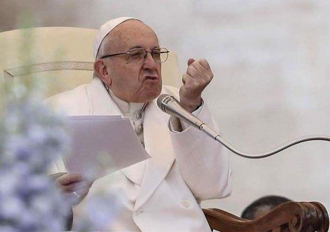 Vox Cantoris: Pope Francis says you are better to be an "atheist... Pope Francis Memes, Pope Meme, Pope Francis Quotes, Catholic Humor, Catholic Doctrine, Retro Gadgets, Roman Catholic Church, Papa Francisco, Pope Francis