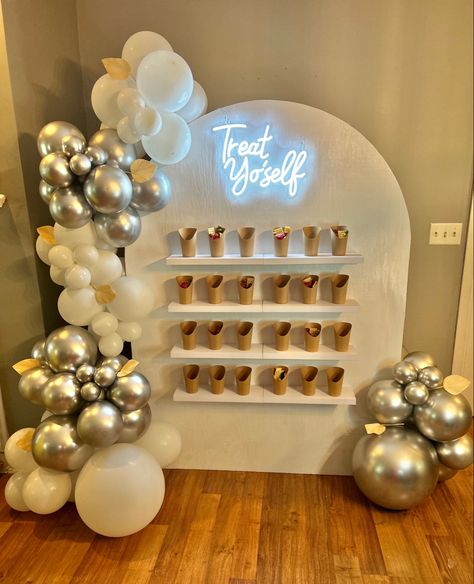 Balloon Bar Shop Ideas, Party Favor Wall, Treat Wall Party, Party Arch Backdrop, Business Launch Party Aesthetic, Arch Drink Wall, Product Launch Event Decor, Treat Wall, Arch Champagne Wall