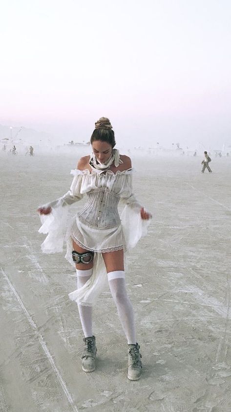 Burning man 2017 Men Burning Man, Africa Burn, Burner Girls, Burning Man Girls, Burning Man 2017, Burning Man Art, Burning Man Costume, Burning Man Fashion, Look Festival