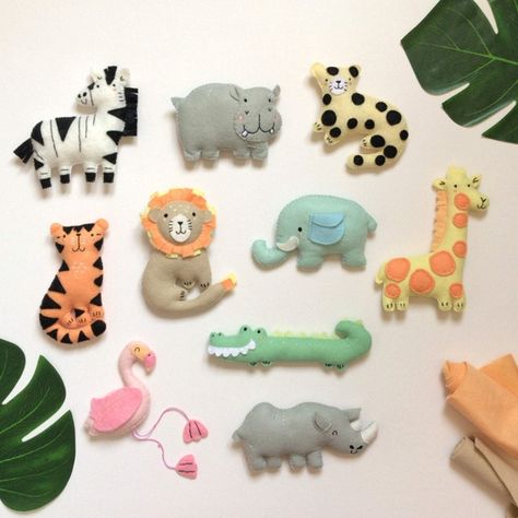 Nursery Sewing Patterns, Nursery Sewing, Diy Sewing Kit, Felt Sewing Kit, Farm Animals Decor, Diy Sy, Cute Craft, Safari Nursery Decor, Friends Diy