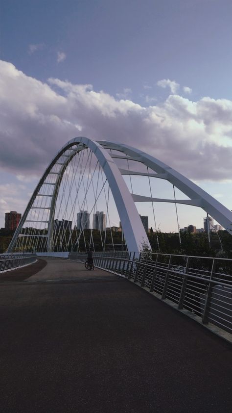 Puente Walterdale en Edmonton Alberta. Edmonton Canada Aesthetic, Edit Tips, Night Scenery, Dream Places, Edmonton Alberta, Pretty Stuff, Alberta Canada, 2024 Vision, Monument