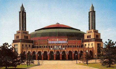 St. Louis Missouri Looked So Different In the 1950's Animal Training, St Louis Blues, The Circus, St Louis Missouri, St Louis Mo, Old Barn, Rare Photos, Route 66, Back In The Day