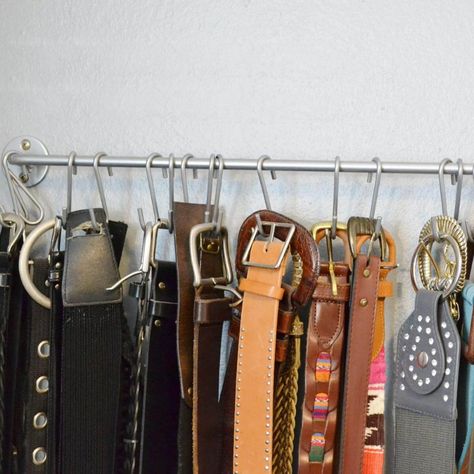 How To Hang Belts In Closet, Hanging Belts Ideas, How To Organize Belts In Closet, Belt Organization Ideas Closet, Wardrobe Door Storage, Bedroom Closet Organization Diy, Organize Belts, Closet Storage Hacks, Bedroom Closet Organization