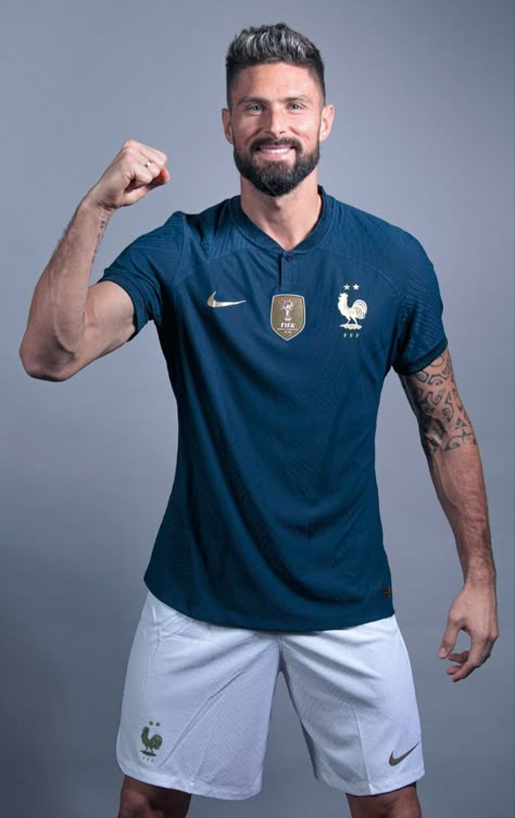 Football Players Photoshoot, Media Day Poses Soccer Men, Camp Poses, Football Poses For Pictures, Giroud Olivier, Giroud France, Soccer Poses, Football Celebrations, Sports Photoshoot