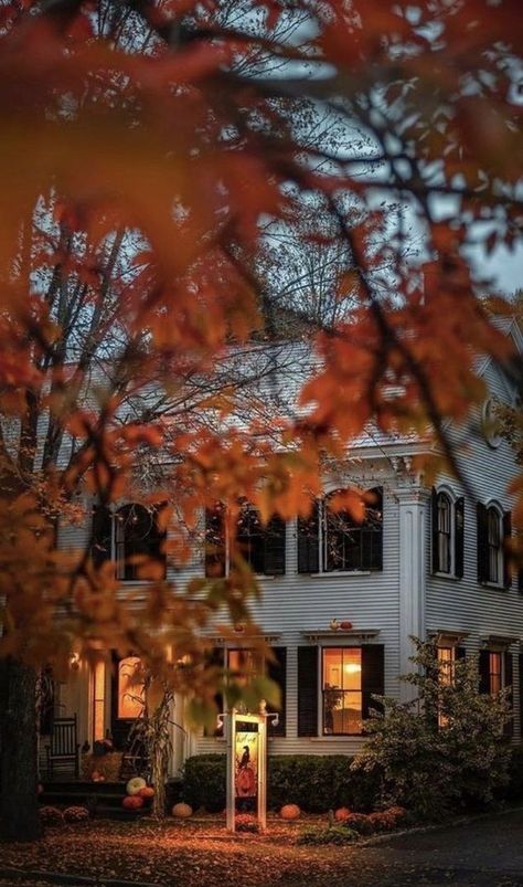 Halloween House Exterior, Small Town Aesthetic, Town Aesthetic, Days Until Halloween, Witch Vibes, Autumn Magic, Autumn Scenery, Halloween Photos, Fall Pictures