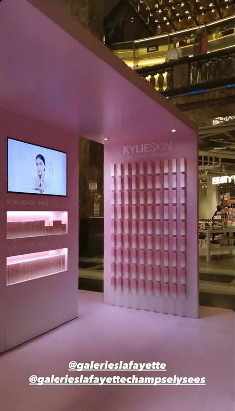 Makeup Pop Up Store, Kylie Cosmetics Store, Launch Event Ideas, Experiential Marketing Events, Skin Care Business, Store Design Boutique, Brand Pop, Kylie Cosmetic, Beauty Salon Decor