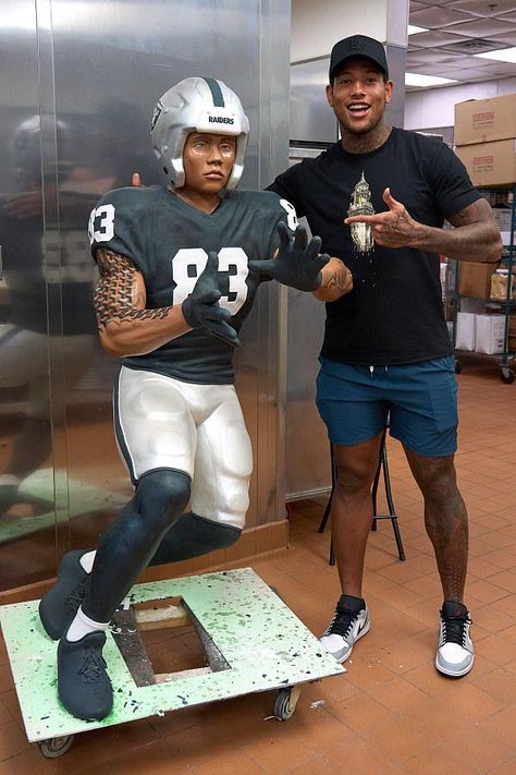 Raiders Darren Waller Meets Life-Size Chocolate Statue in Las Vegas Darren Waller, Las Vegas Skyline, Raiders Players, Allegiant Stadium, Vegas Skyline, The Raiders, Raider Nation, Allegiant, Nfl Players