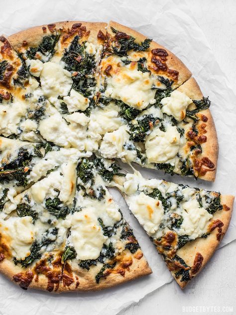 Garlicky greens and creamy ricotta pair perfectly on this light and fresh Garlicky Kale and Ricotta Pizza. It’s the perfect pizza for summer! BudgetBytes.com #pizza #kale #ricotta #comfortfood #whitepizza Kale Pizza, Garlicky Kale, Ricotta Pizza, Vegetarian Meal Plan, Perfect Pizza, Easy One Pot Meals, Good Pizza, Budget Friendly Recipes, Deep Dish