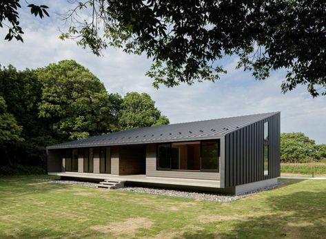 Monopitch Roof, Rural Japan, Pitch Roof, Skillion Roof, Black Houses, Metal Facade, House Design Exterior, Timber Buildings, Timber Beams